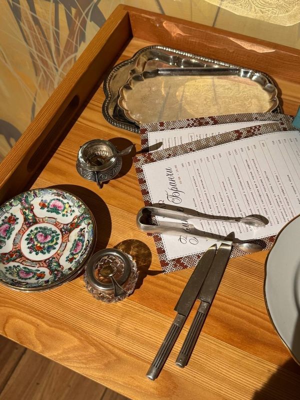 Ресторан Inner и барахолка на Удельной: гастрономический подход к винтажным находкам