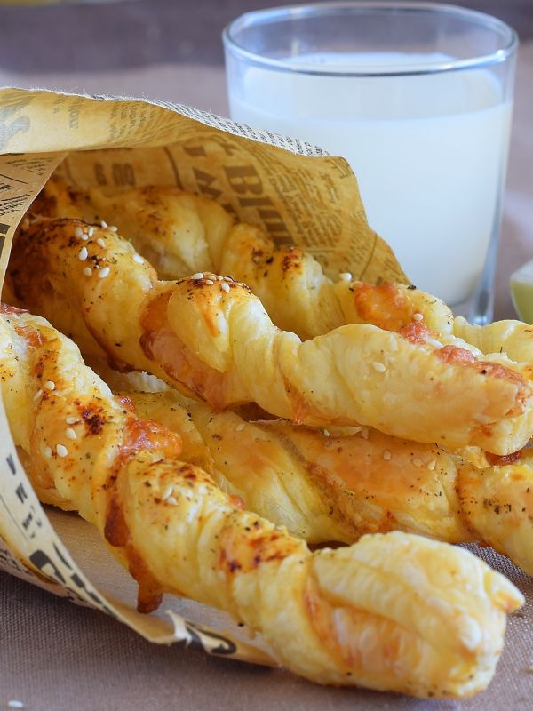 Сырные хрустяшки: идеальная закуска за несколько минут