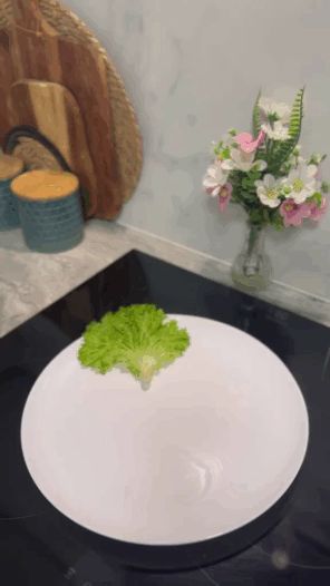 Необычные идеи для праздничной нарезки: удивите гостей!