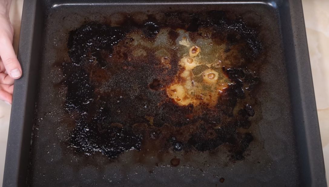 Очищаем противень без химии: простые и эффективные методы