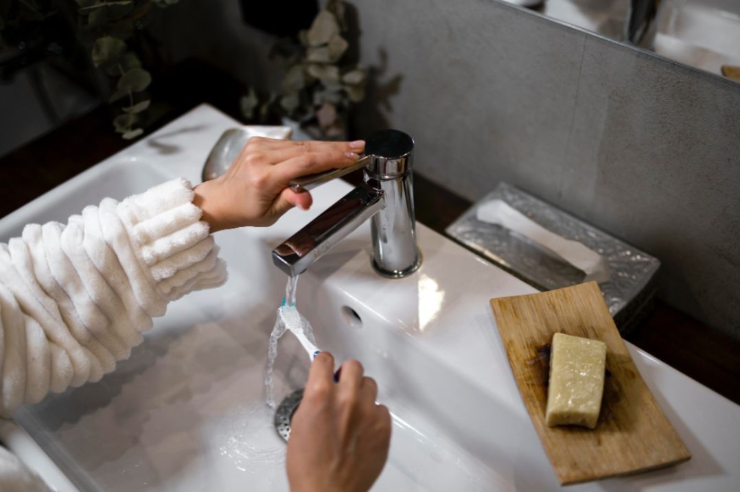 Как сделать ванную комнату безопасной: простые советы