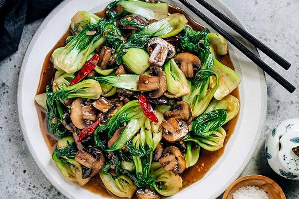 Букет вкусов: бок-чой с грибами в чесночно-имбирном соусе