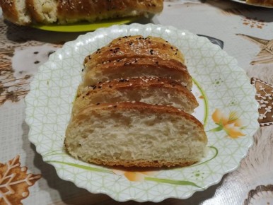 Нежный домашний батон с кунжутом для бутербродов