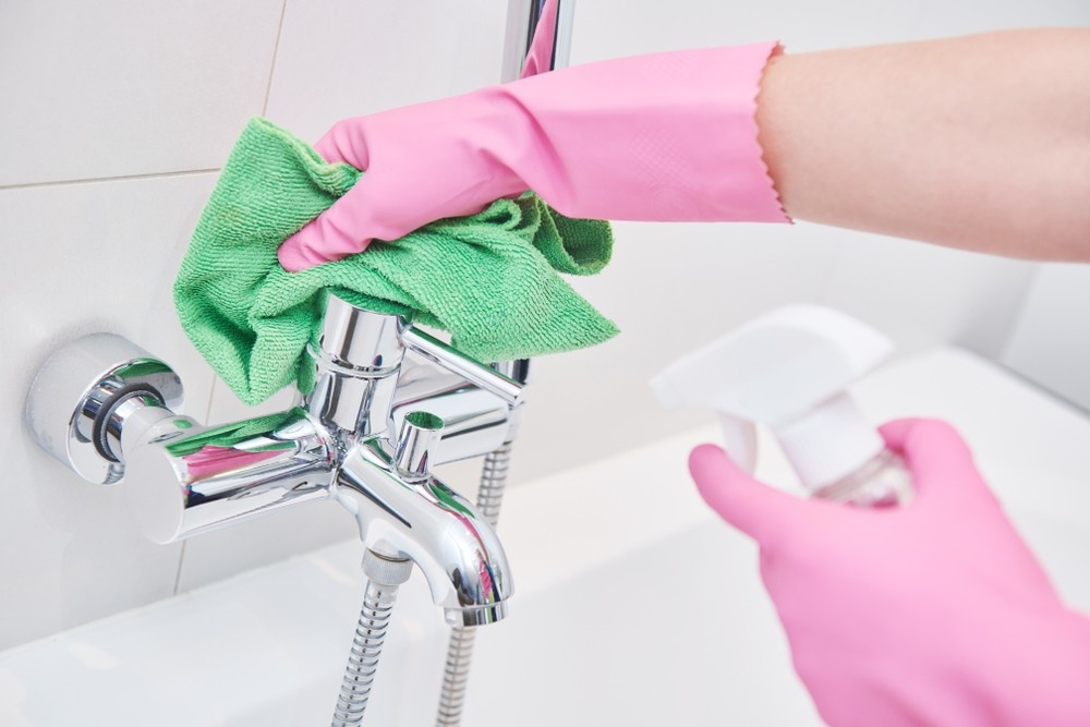 Эффективные методы чистки смесителей: уход за сантехникой в вашем доме