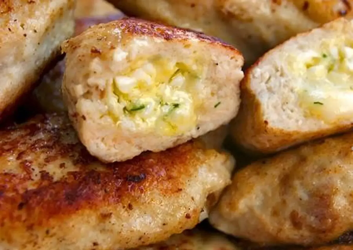 Секреты сочных куриных котлет с сыром и яйцом