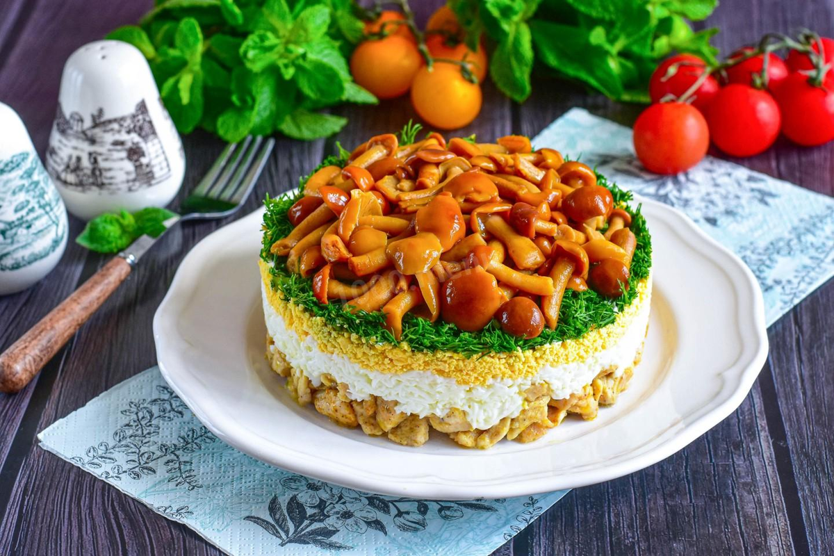 Восхитительный новогодний салат с мясом, который удивит ваших гостей