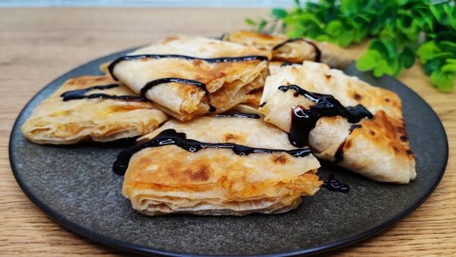 Нежные конвертики с яблоком и корицей: легко и быстро