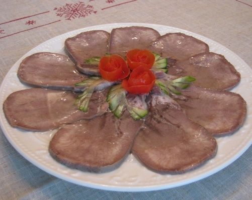 Восхитительный заливной язык к праздничному столу