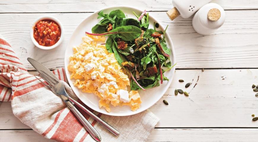 Ученые опровергли миф о плотном завтраке как залоге похудения