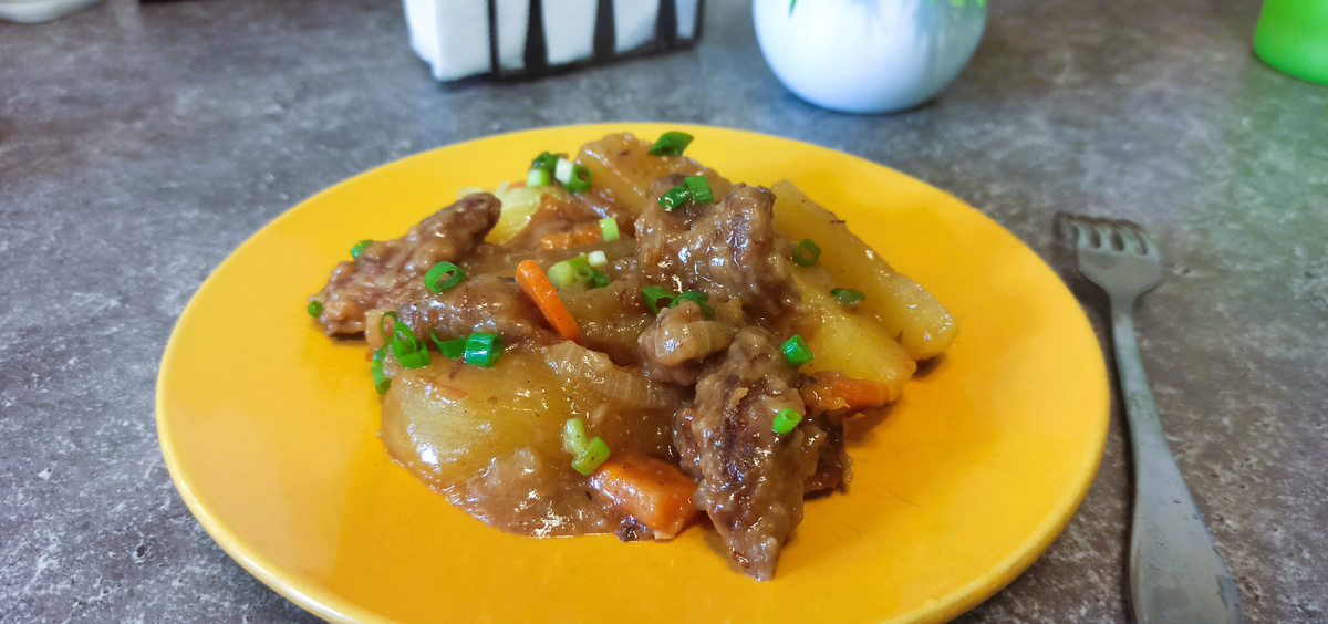 Нежная говядина с картофелем и овощами: домашний уют в каждой тарелке