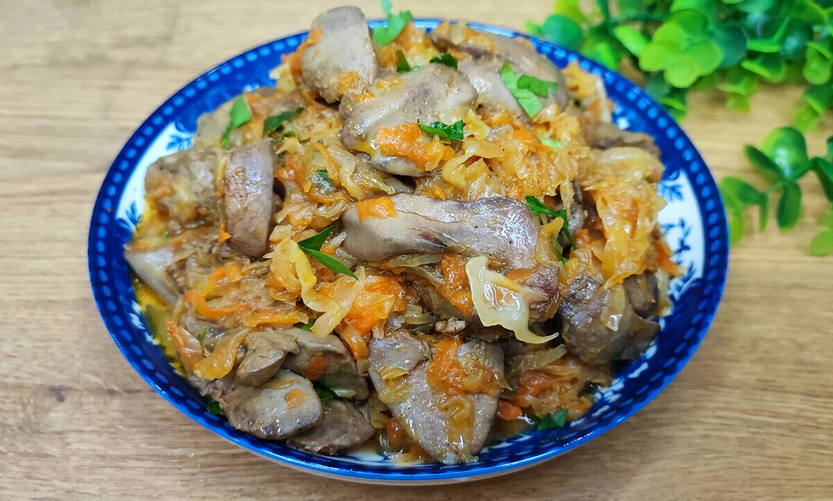 Капустное рагу с печенью: бюджетный рецепт, который удивит