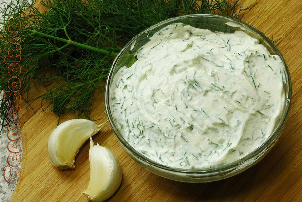 Гурманам на заметку: восхитительный чесночный соус с желтком и лимоном