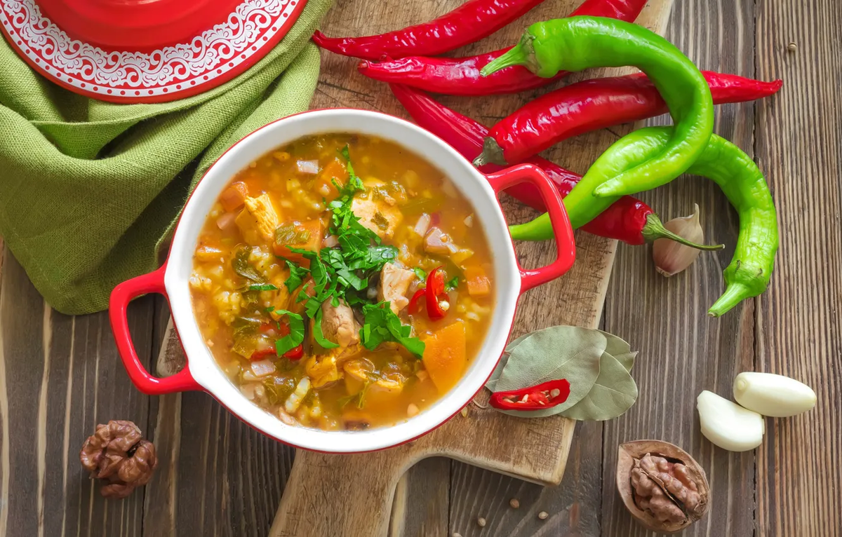 Суп-харчо на советский манер: вкусное и недорогое обновление классики