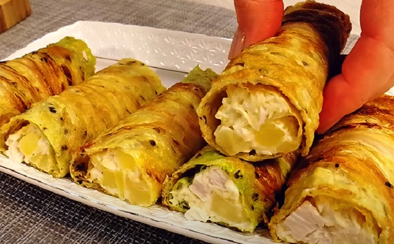 Яркие закусочные рулетики: как удивить гостей оригинальным салатом с курицей и ананасом