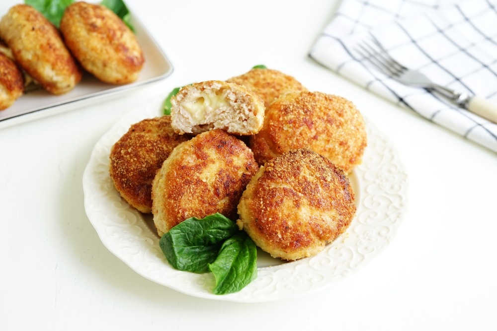 Куриные котлеты с секретом: удивите семью на ужин