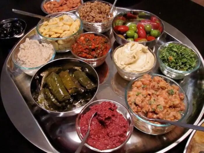 Открывая тайны греческой кухни: особенности и популярные блюда