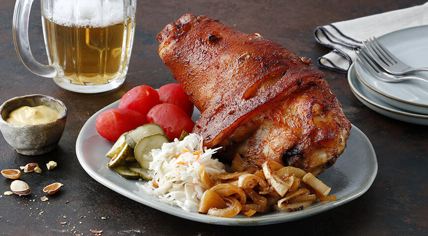 Секреты идеальной свиной рульки, запеченной в фольге