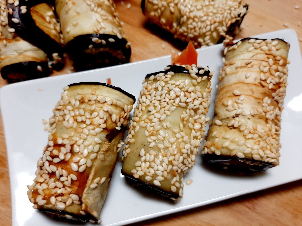 Необычные баклажанные рулетики: вкусная закуска для любого стола