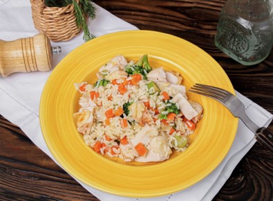 Нежная курочка под сырной шапкой с ароматным рисом