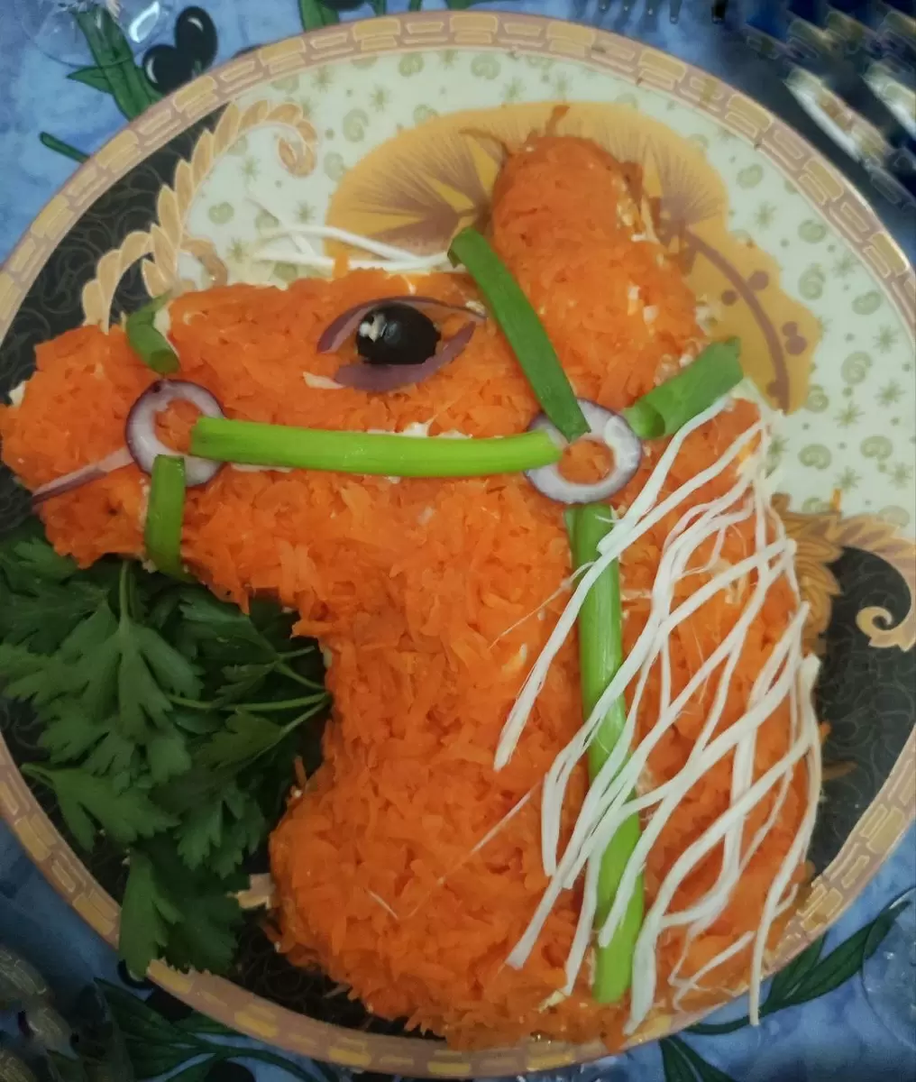 Кулинарные новшества: Салат «Рыжий конь» для вашего праздничного стола