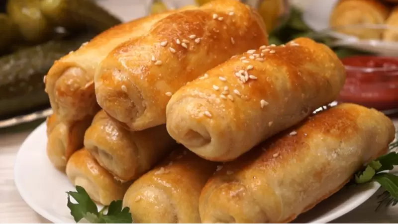 Сочные пирожки с капустой: как быстро приготовить хрустящие "вихри" на любой праздник