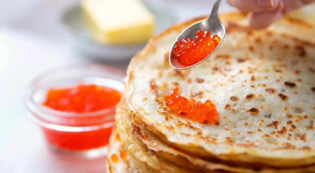 Как выбрать настоящую красную икру на Масленицу