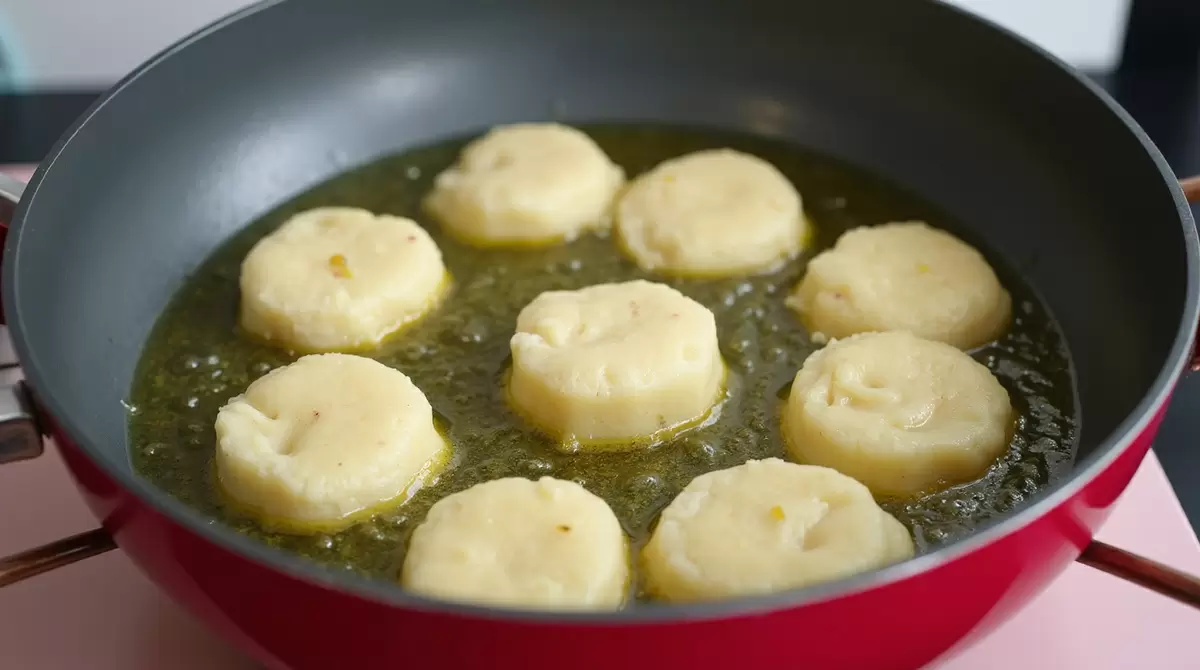 Как просто и быстро приготовить картофельные котлеты: секреты идеальной формы