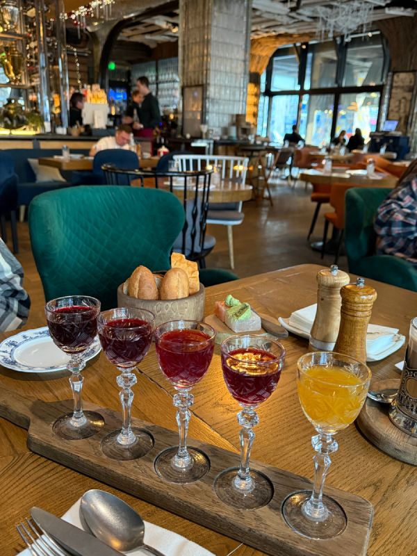 Breakfest в СибирьСибирь: уютный утренний комфорт с характером