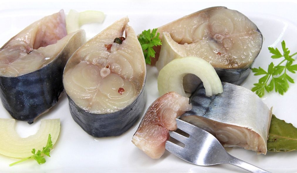 Солёная скумбрия: как легко приготовить кулинарный шедевр дома