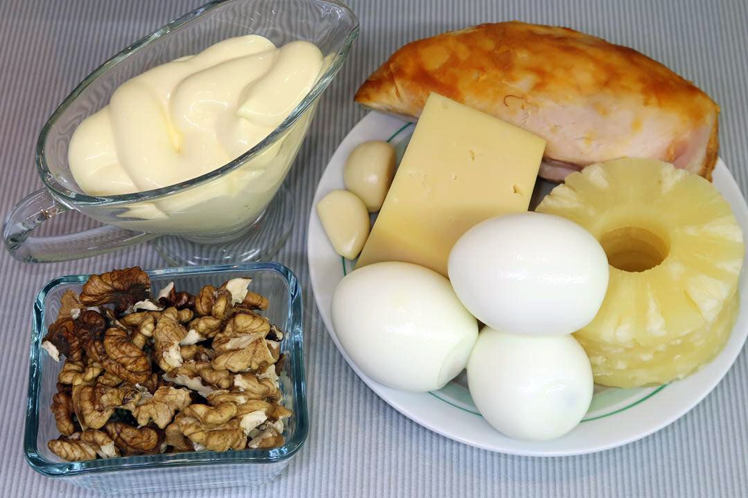 Нежный салат с копчёной курицей и ананасом, который украсит ваш стол