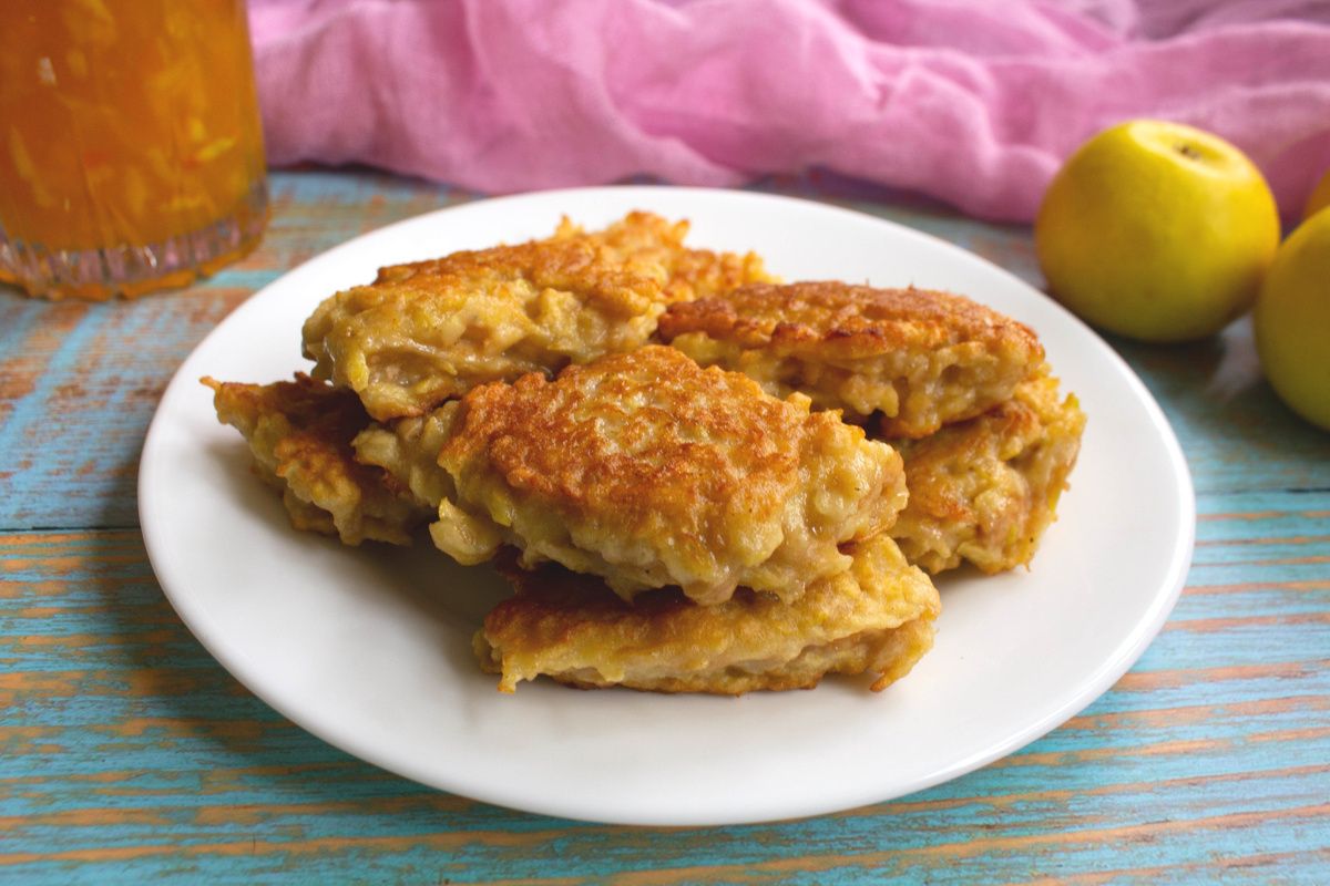Яблочные оладьи: быстрота и удобство на кухне в сезон вкусных фруктов