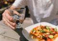 Как правильно запивать еду: советы и рекомендации